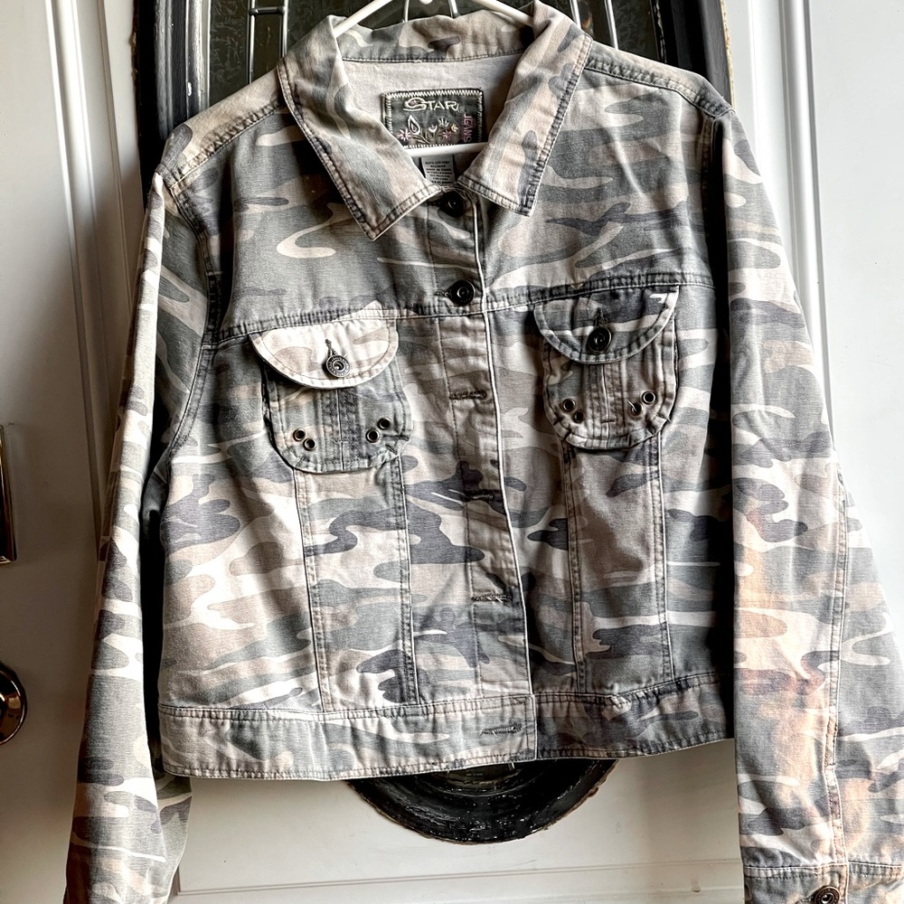 Camouflage Jean Jacket. Star Jeans. 3x. New without tags. Material has stretch.